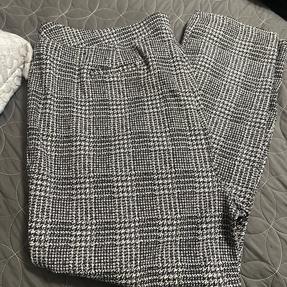 Black and White printed Capri Pants